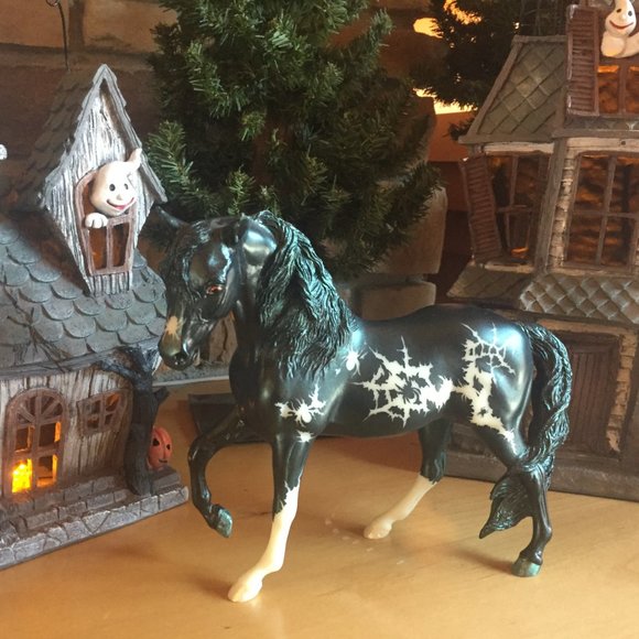 RARE 2003 “Merry Widow” Halloween Horse (MINT) - Picture 7 of 14